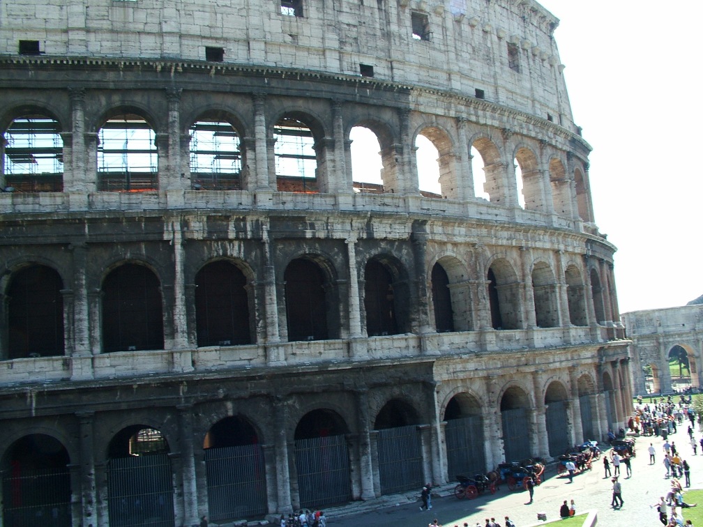 DSCF1979_Rome_Colosseum.jpg