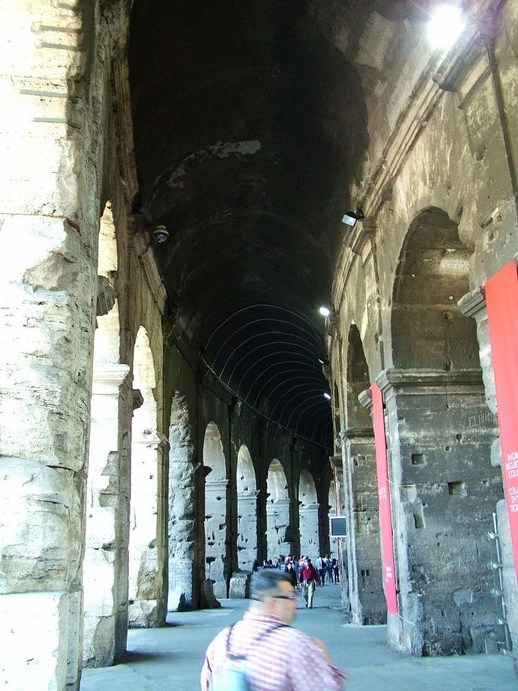 DSCF1983_Rome_Colosseum.jpg