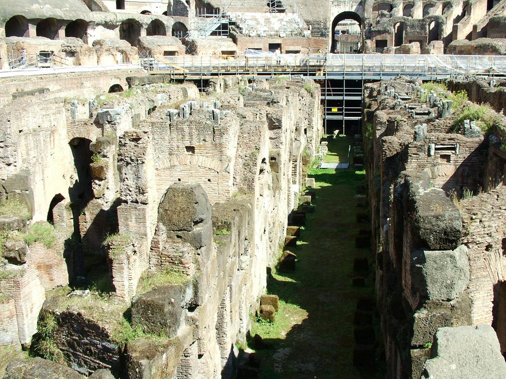 DSCF2011_Rome_Colosseum.jpg